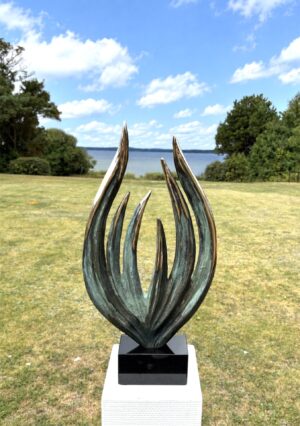 Spiren bronzeskulptur af Stiig Kalsing i massiv bronze med organiske former