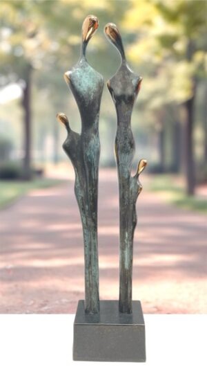 Håndlavet bronzeskulptur “Elskede” af Stiig Kalsing, 26 cm høj, to kvinder i kærlig omfavnelse, dansk kunsthåndværk.