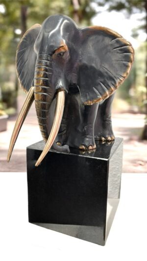 Stor sort elefant