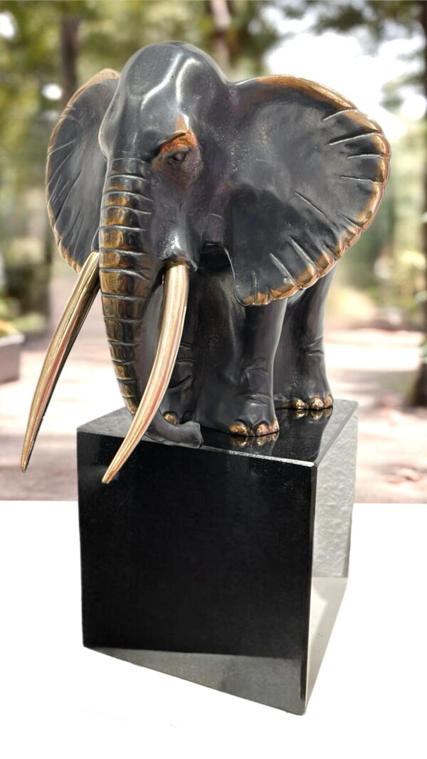 Stor sort elefant