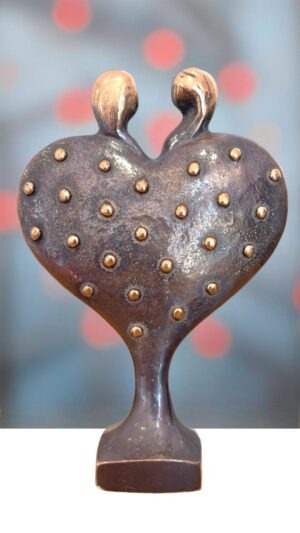 Håndlavet bronzeskulptur “Hjertepar med prikker” af Stiig Kalsing, 14 cm høj, par i hjerte med polerede prikker, dansk kunsthåndværk.