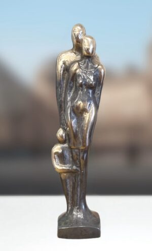 Bronzeskulptur “Par med 1 barn” af Stiig Kalsing – figurativ familieskulptur i massiv bronze