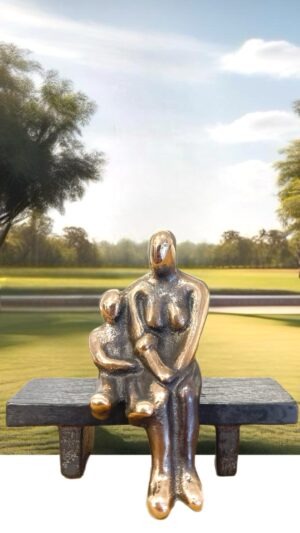 Kvinde og barn på bænk