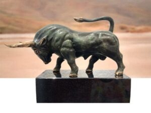 Tyren massiv bronzeskulptur af Stiig Kalsing i massiv bronze