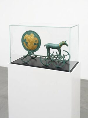 Bronzeskulptur “Solvognen – replika” af Stiig Kalsing – historisk inspireret skulptur i bronze med sol og hest