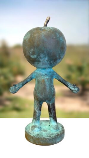 Bronzeskulptur “Æblemand” af Bo Kalvslund – figurativ skulptur i massiv bronze