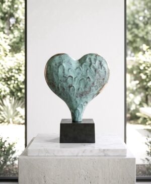 Modelleret hjerte bronzeskulptur af Stiig Kalsing i massiv bronze med organiske former